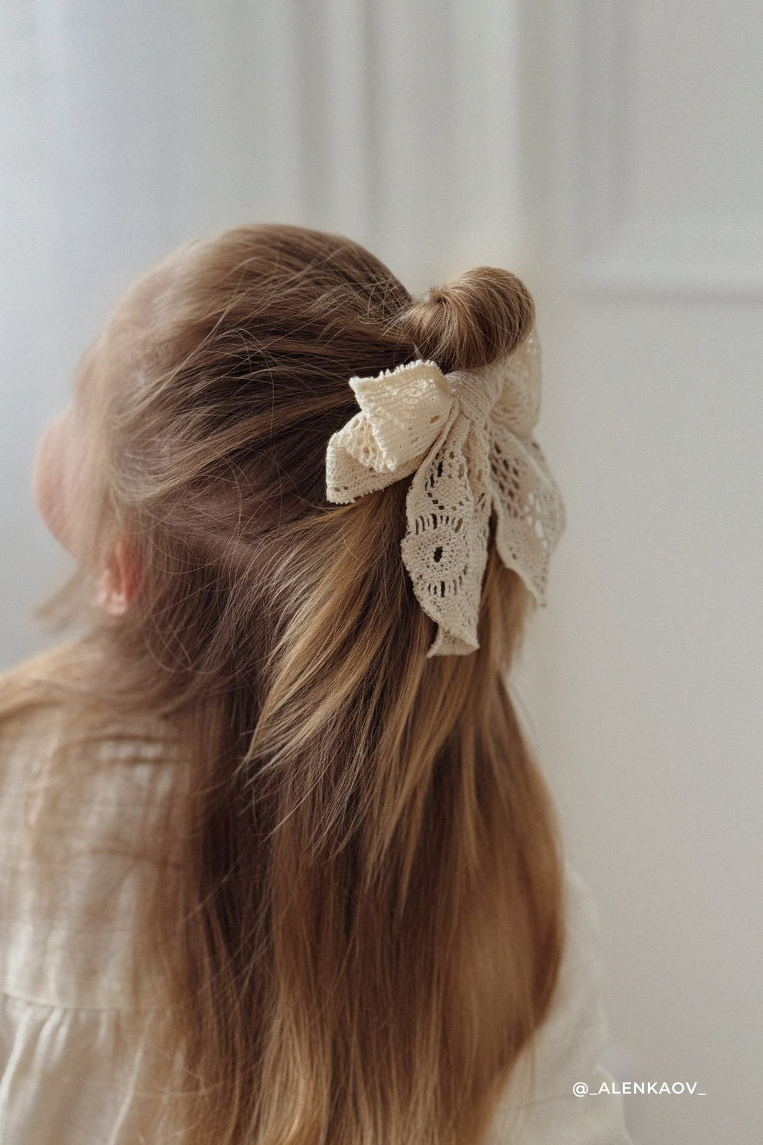 Jamie Kay Lilli Bow in Antique White