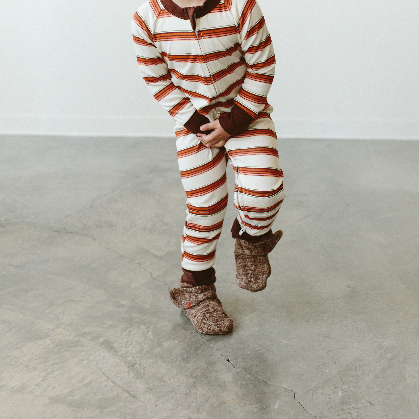 Goumi Knit Baby Stay on Booties in Bark
