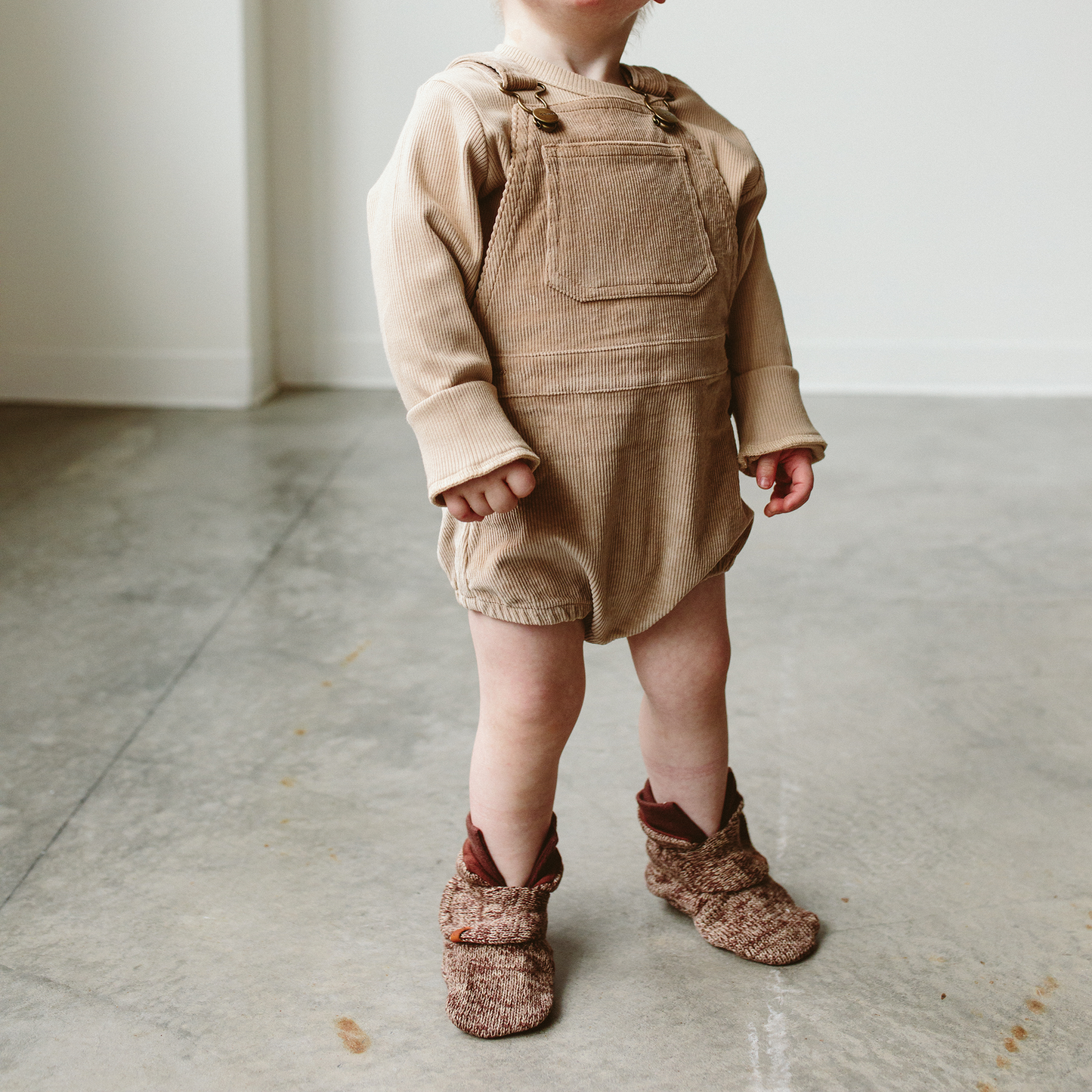 Goumi Knit Baby Stay on Booties in Bark