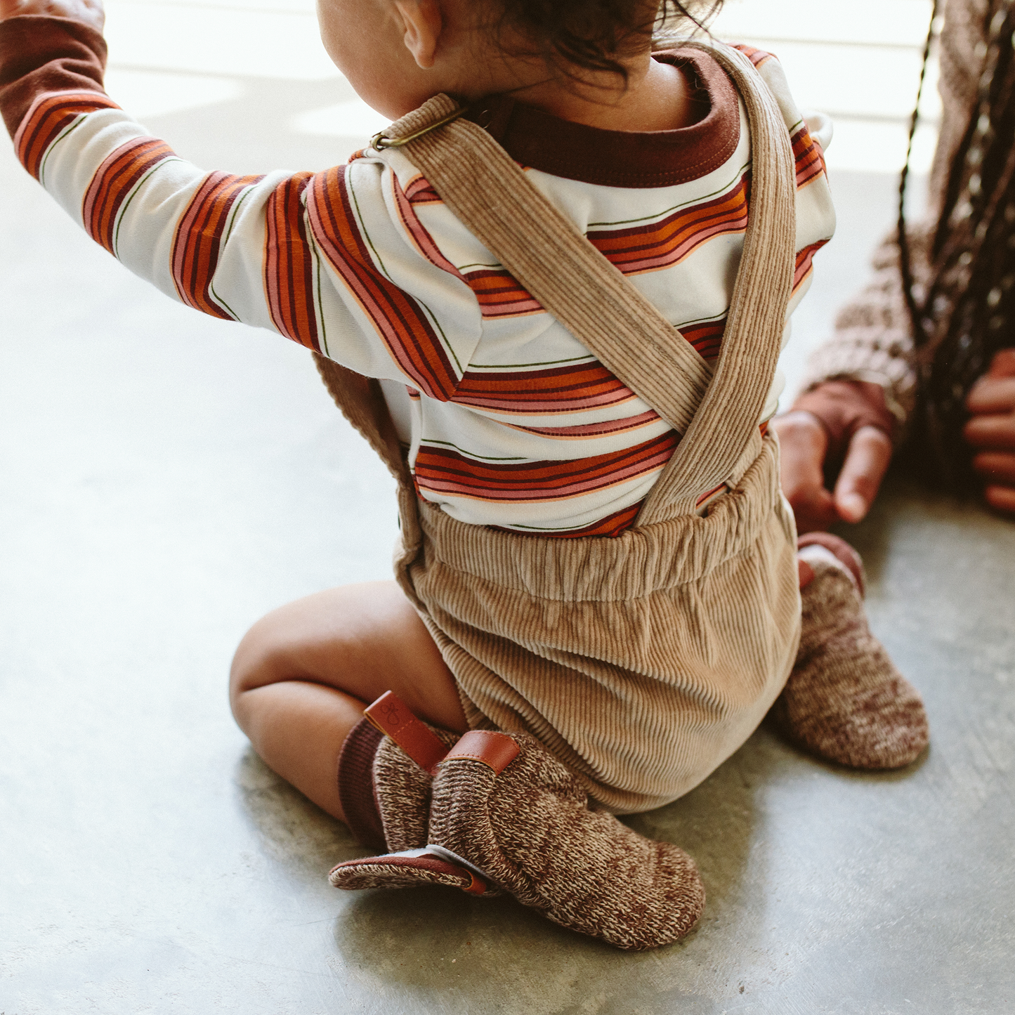 Goumi Knit Baby Stay on Booties in Bark