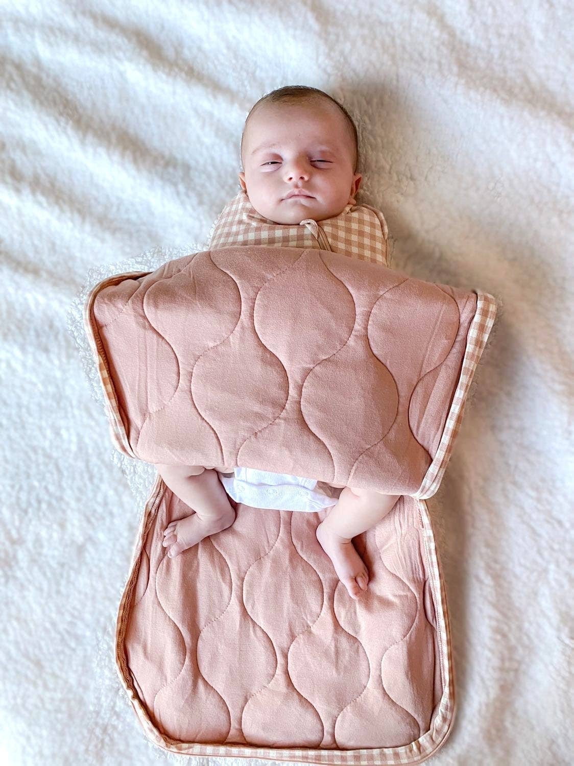 Günamüna 2.6 TOG Slumber Swaddle in Pink Gingham