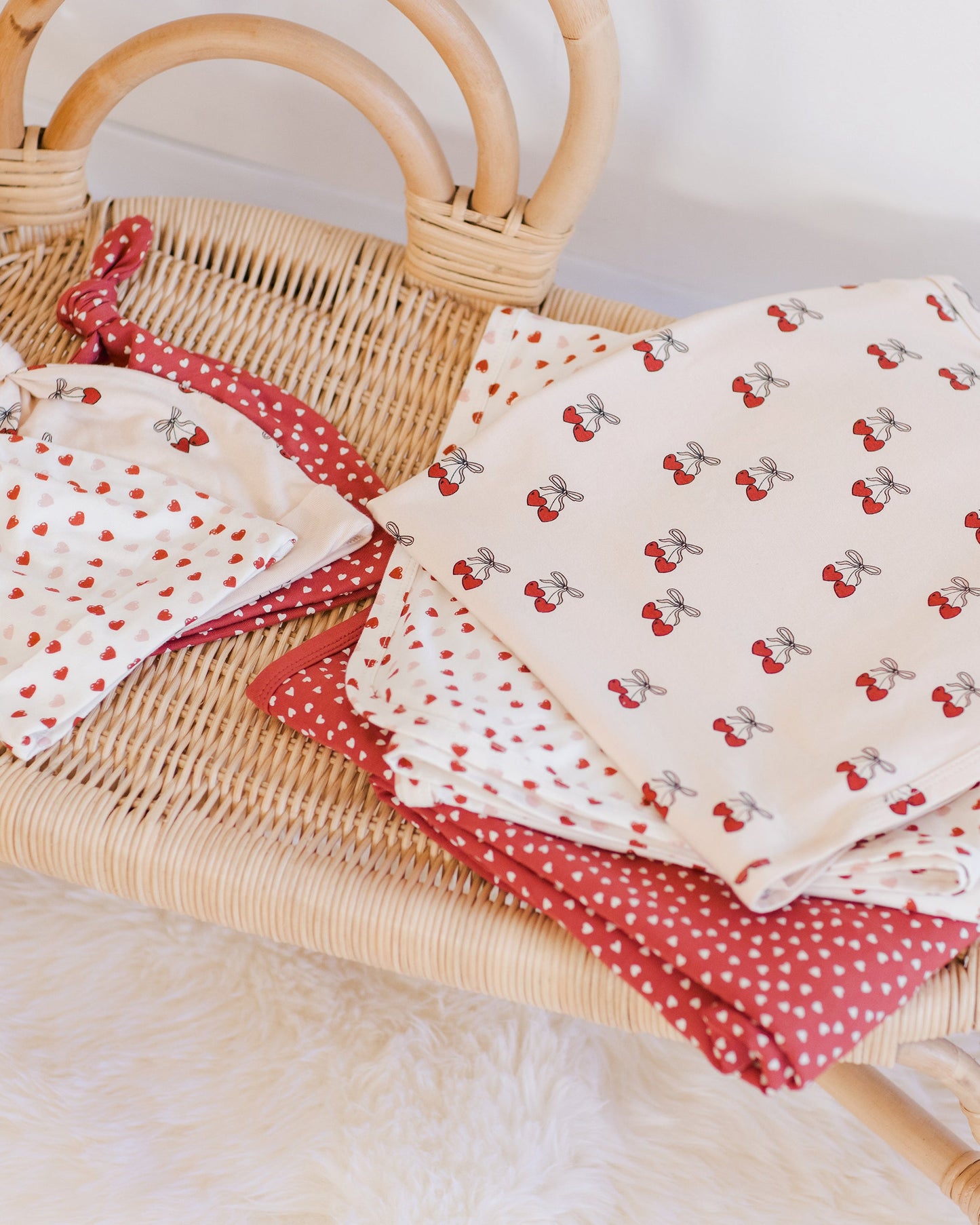 Quincy Mae Bamboo Swaddle & Knotted Hat Set in Tiny Hearts