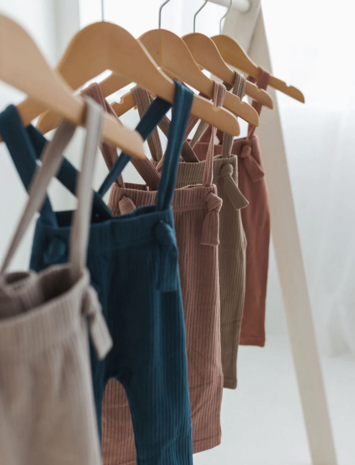 Mila & Co. Ribbed suspender pant in Mushroom