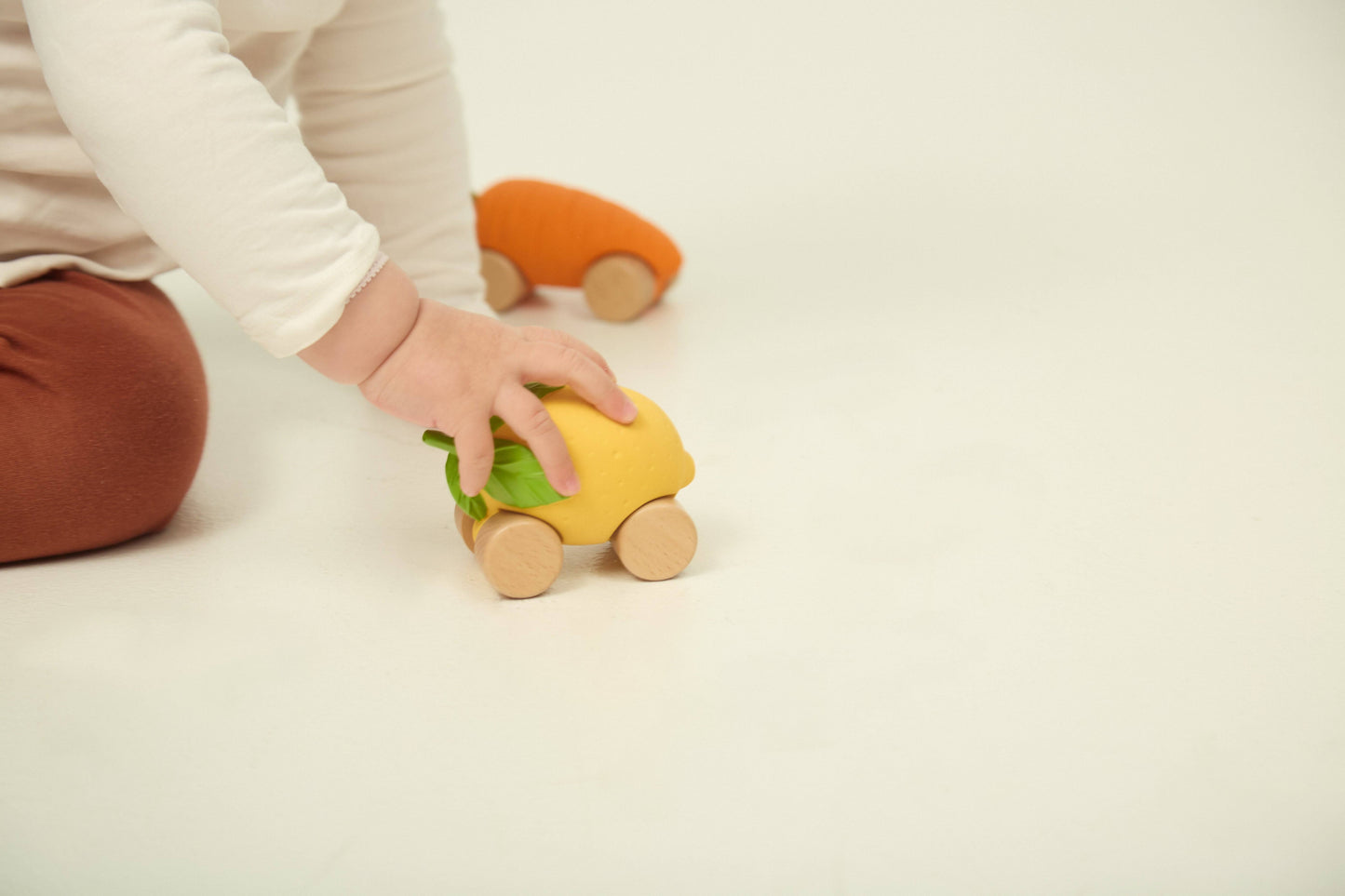 Oli & Carol Lou the Lemon Baby Car