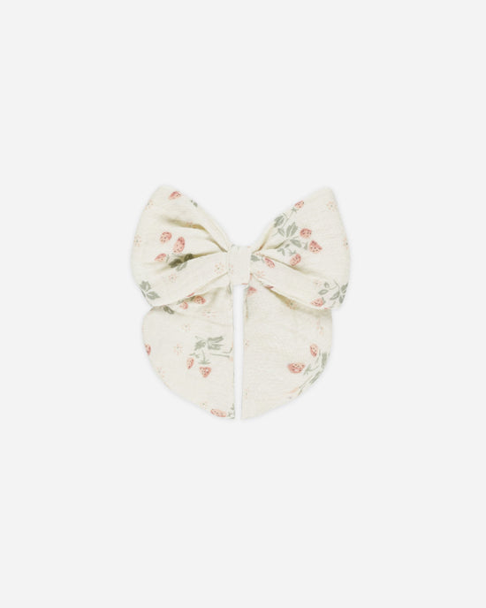 Quincy Mae Clip Bow in Strawberries