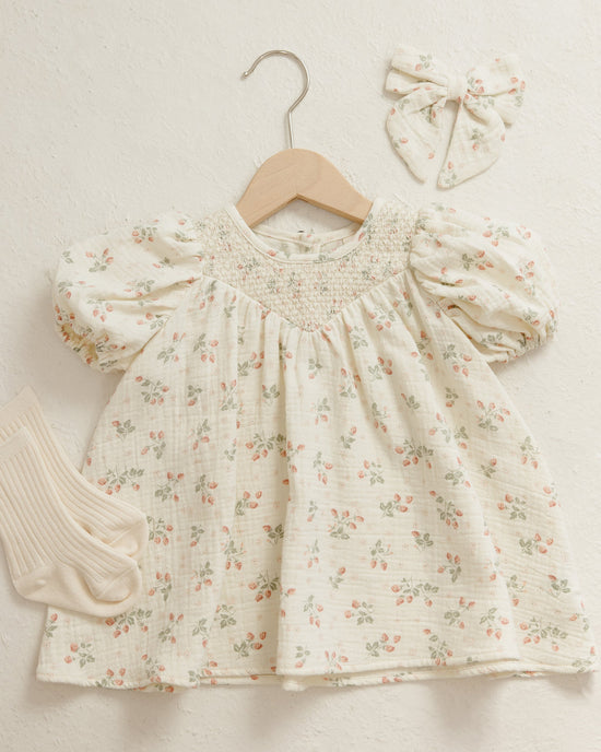 Quincy Mae Clip Bow in Strawberries