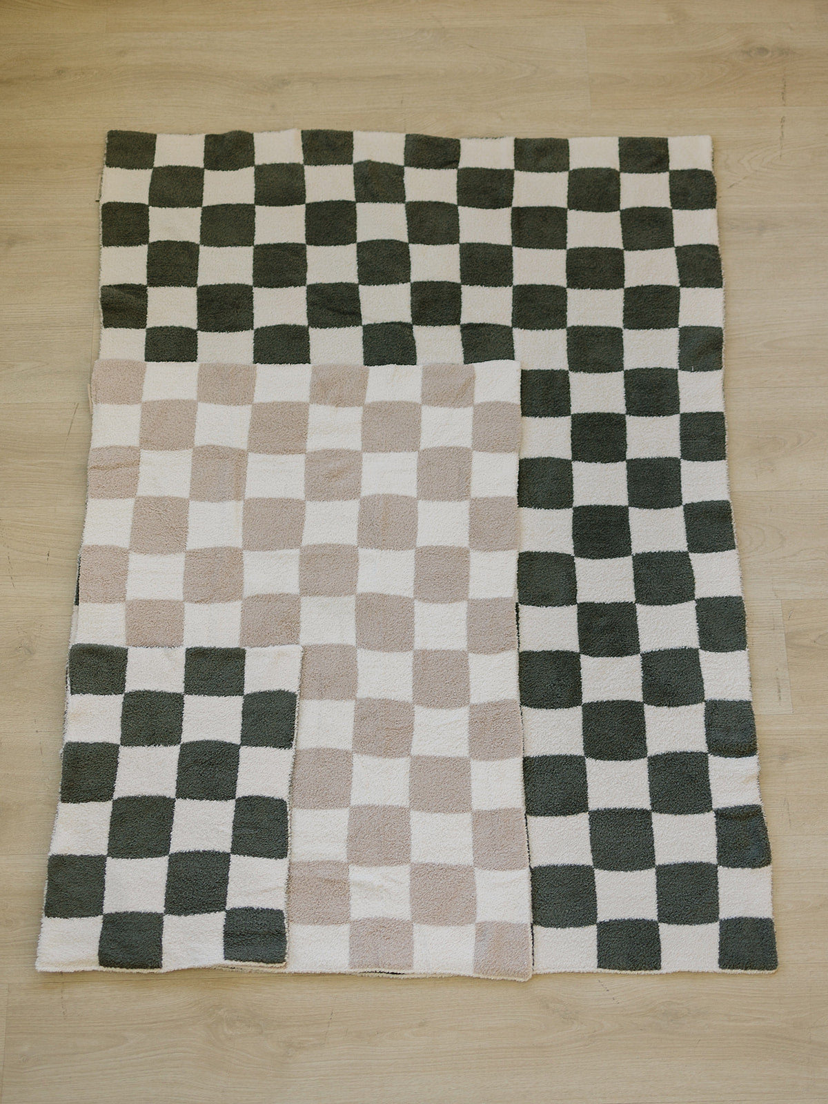 Mebie Baby Green Checkered Plush Blankets