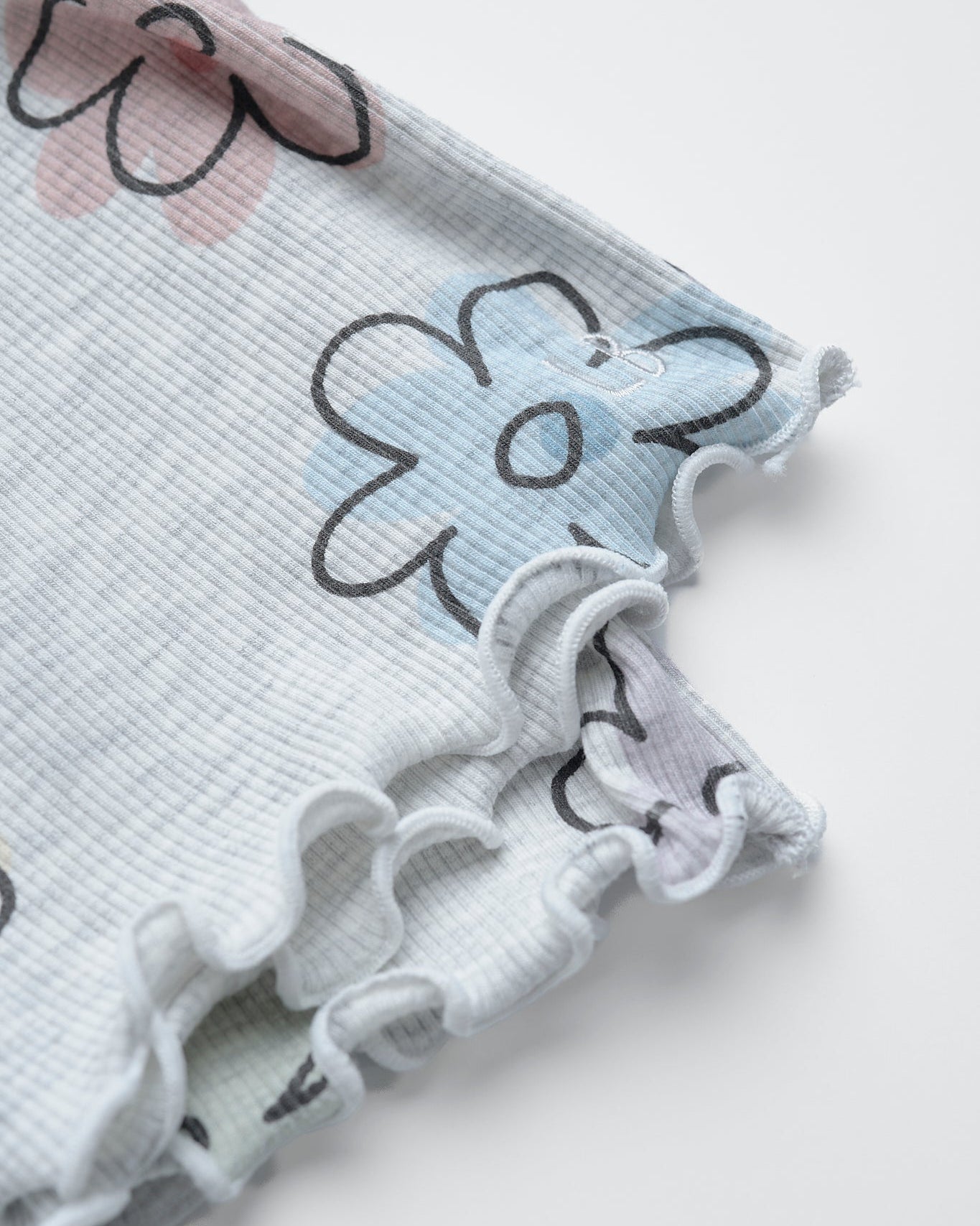 Little Bipsy Ribbed Lettuce Trim Tee in Daisy Dreams