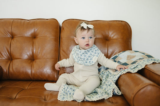 Mebie Baby Classic Bib in Blue Blossom