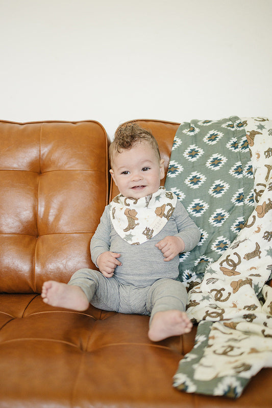Mebie Baby Classic Bib in Outlaw