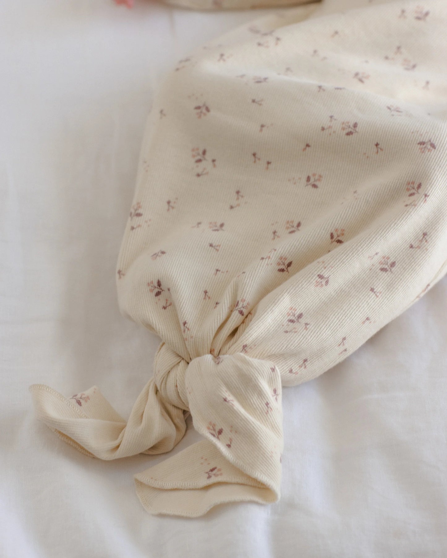 Quincy Mae Knotted Baby Gown & Hat Set in Fall Ditsy