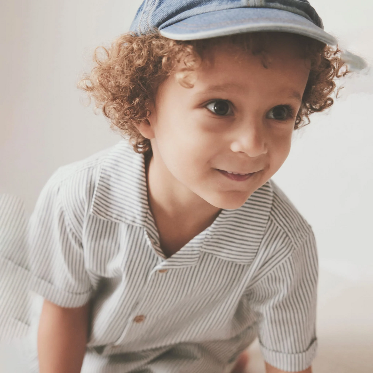 Huttelihut Muslin Collared Tee in Navy Striped