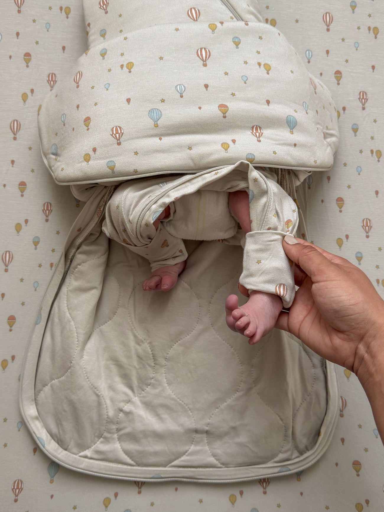 Günamüna 0.5 TOG Slumber Swaddle in Up Up & Away