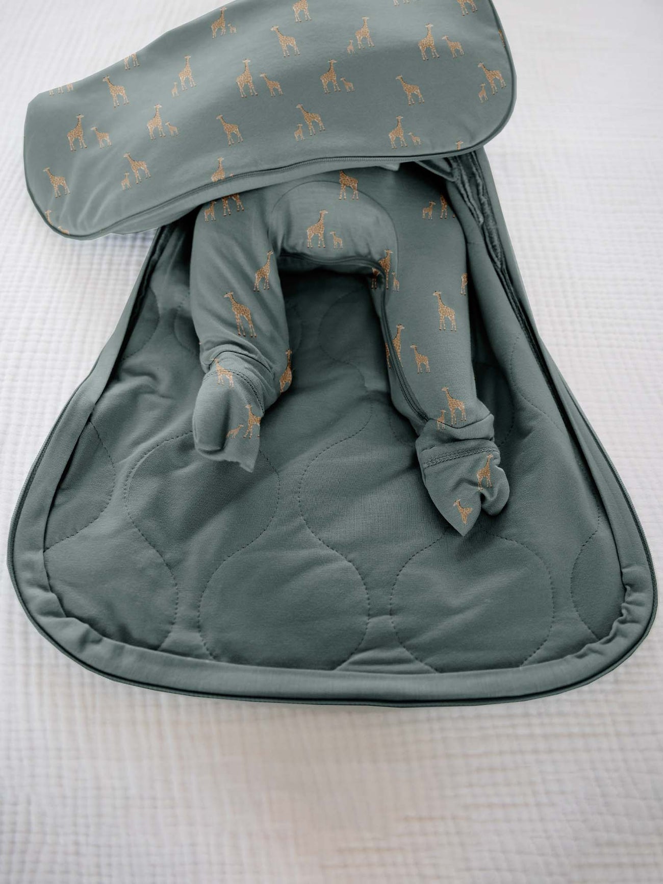 Günamüna 1.0 TOG Slumber Swaddle in Giraffe