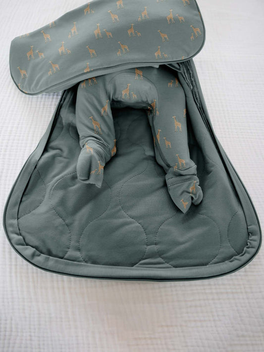 Günamüna 1.0 TOG Slumber Swaddle in Giraffe