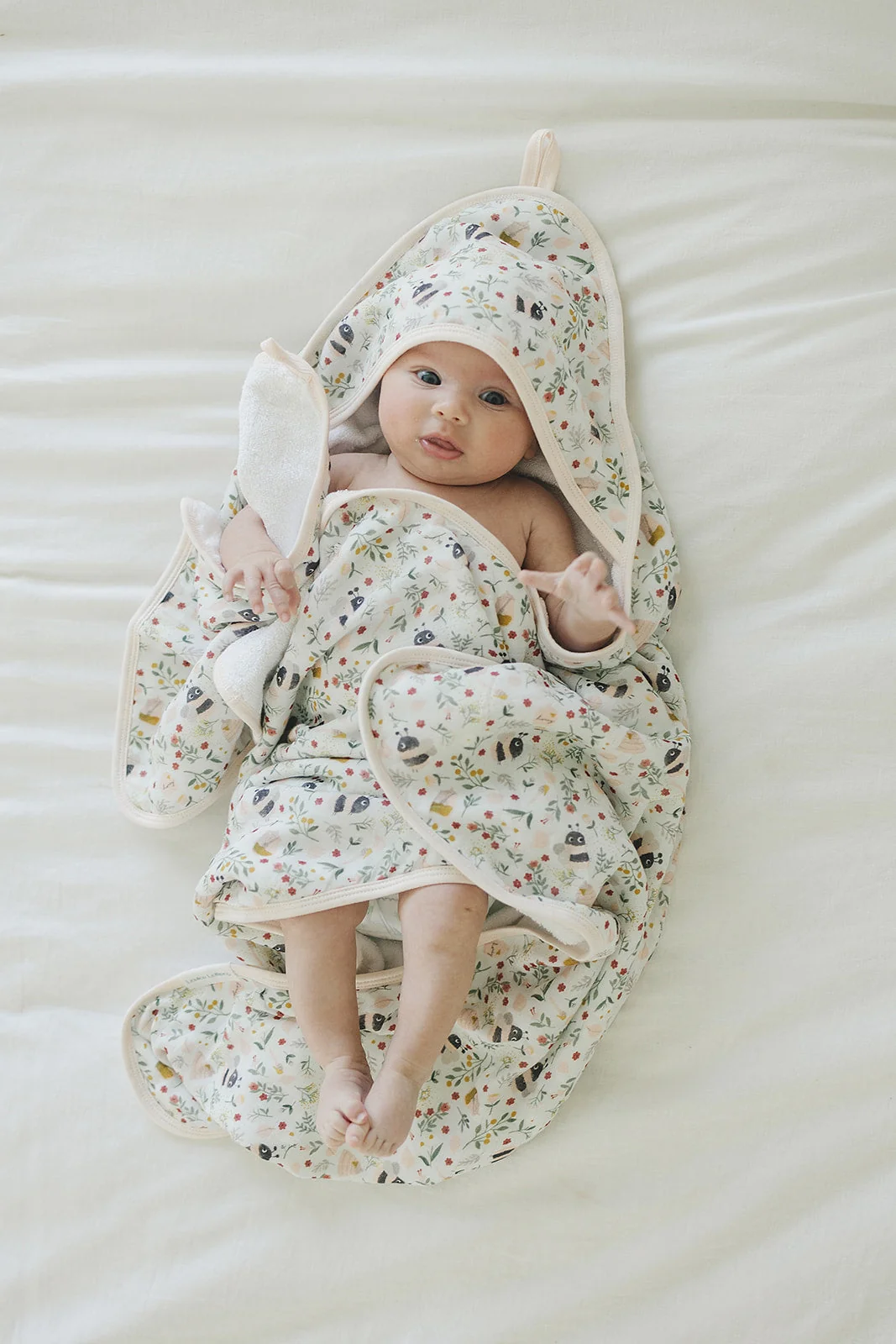 LouLou Lollipop Muslin Cotton Hooded Towel Set in Bumble Bees