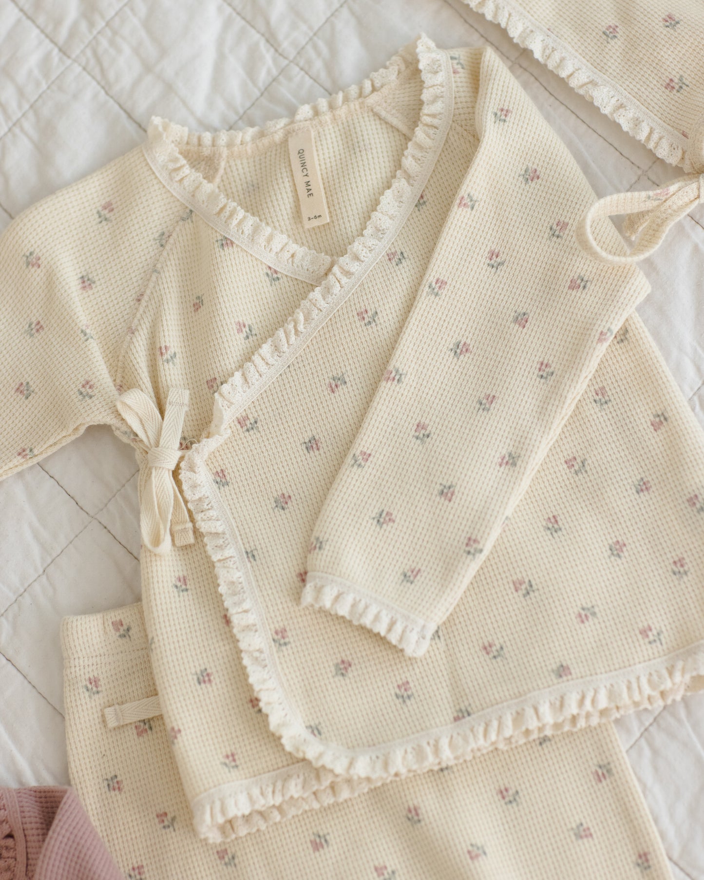 Quincy Mae Take Home Set in Mauve Ditsy