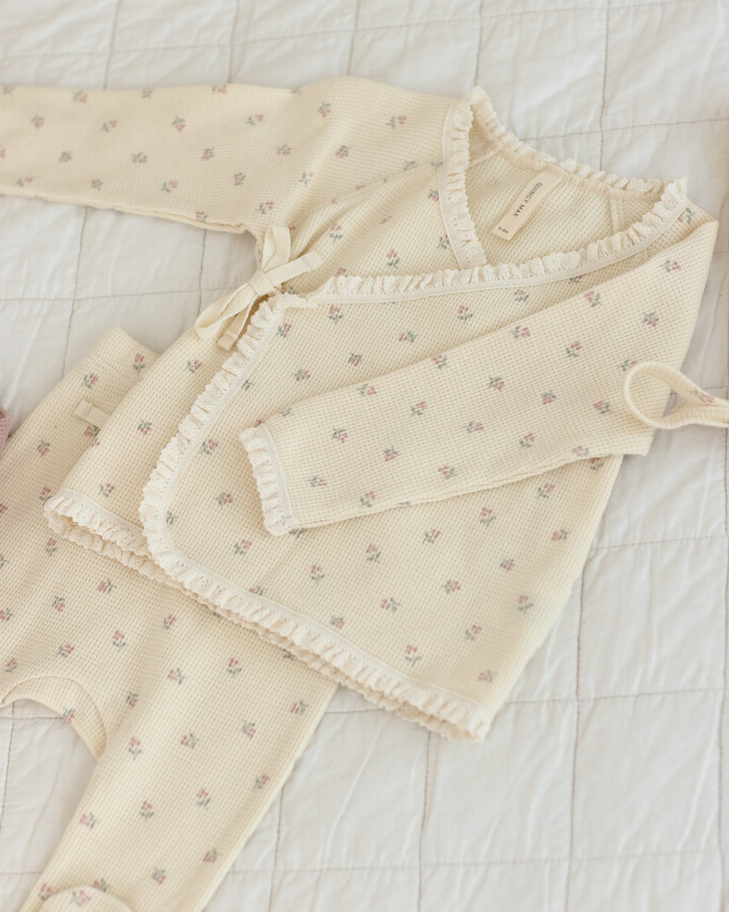 Quincy Mae Take Home Set in Mauve Ditsy