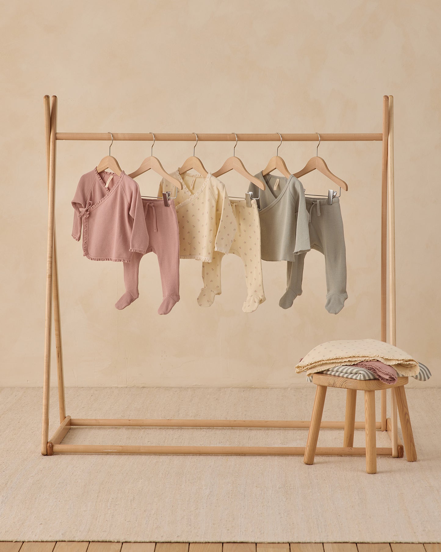 Quincy Mae Take Home Set in Mauve Ditsy