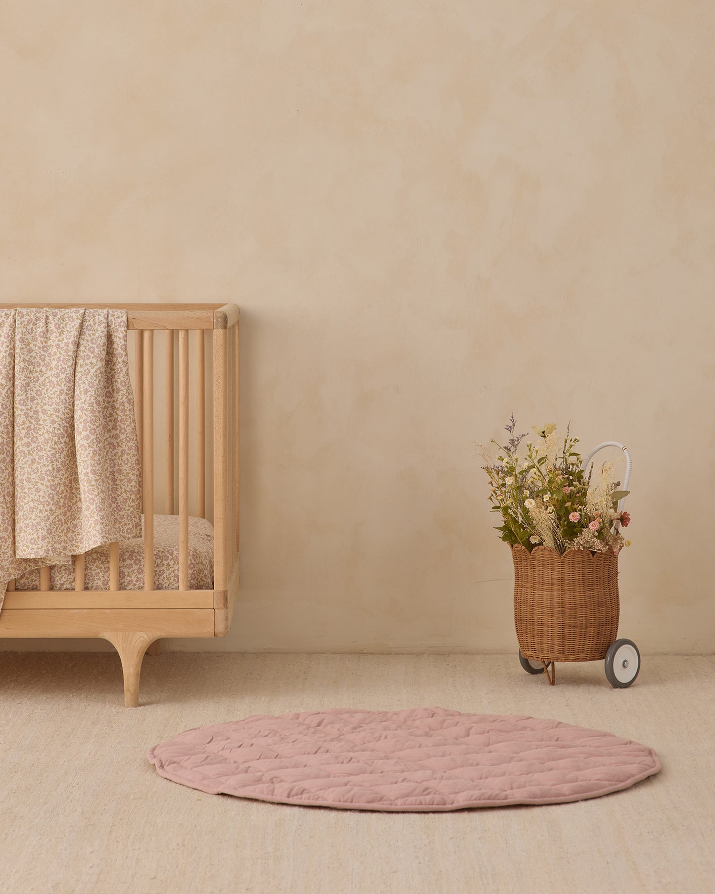 Quincy Mae Woven Crib Sheet in Dahlia