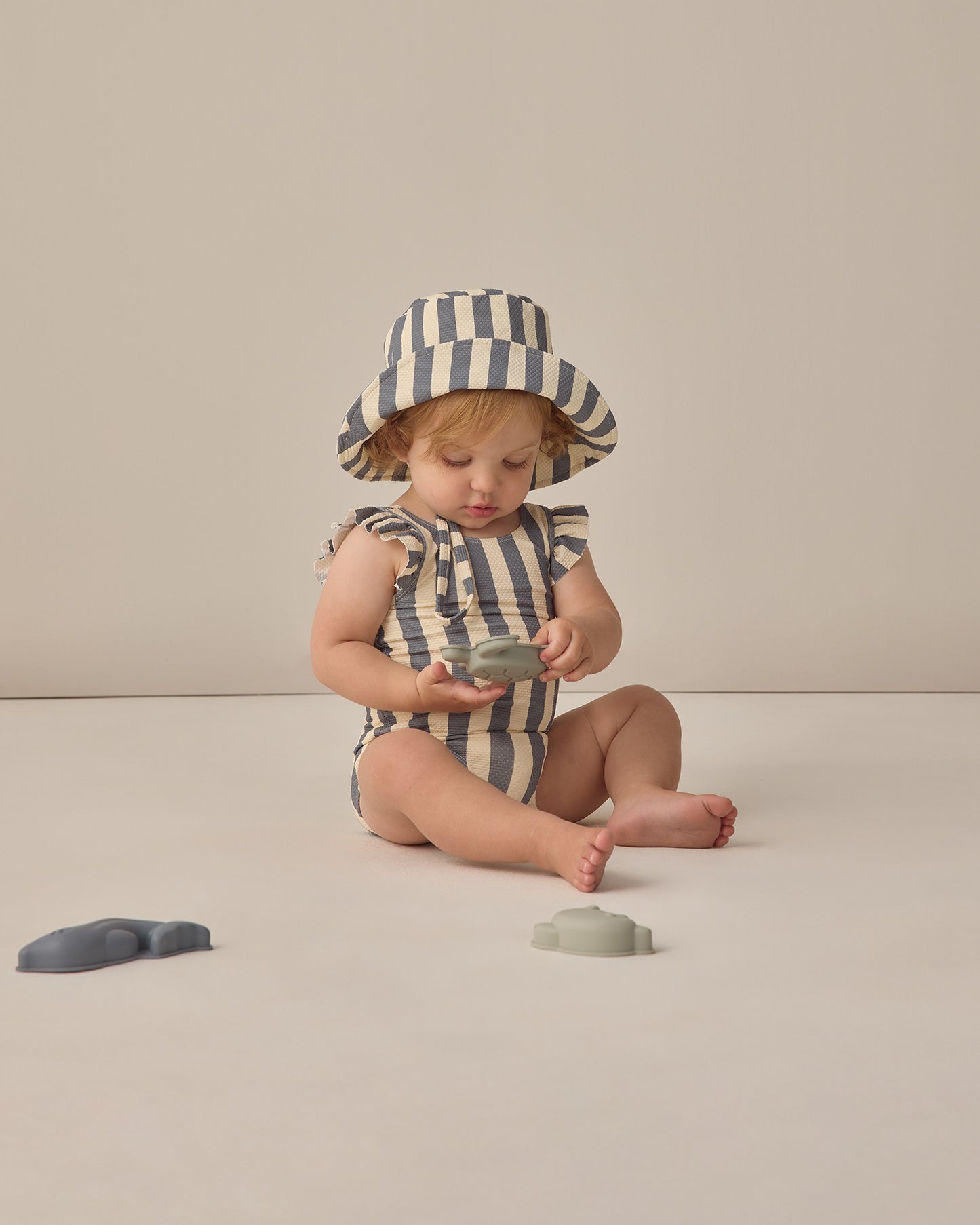 Quincy Mae Bucket Hat in Retro Ocean Stripe