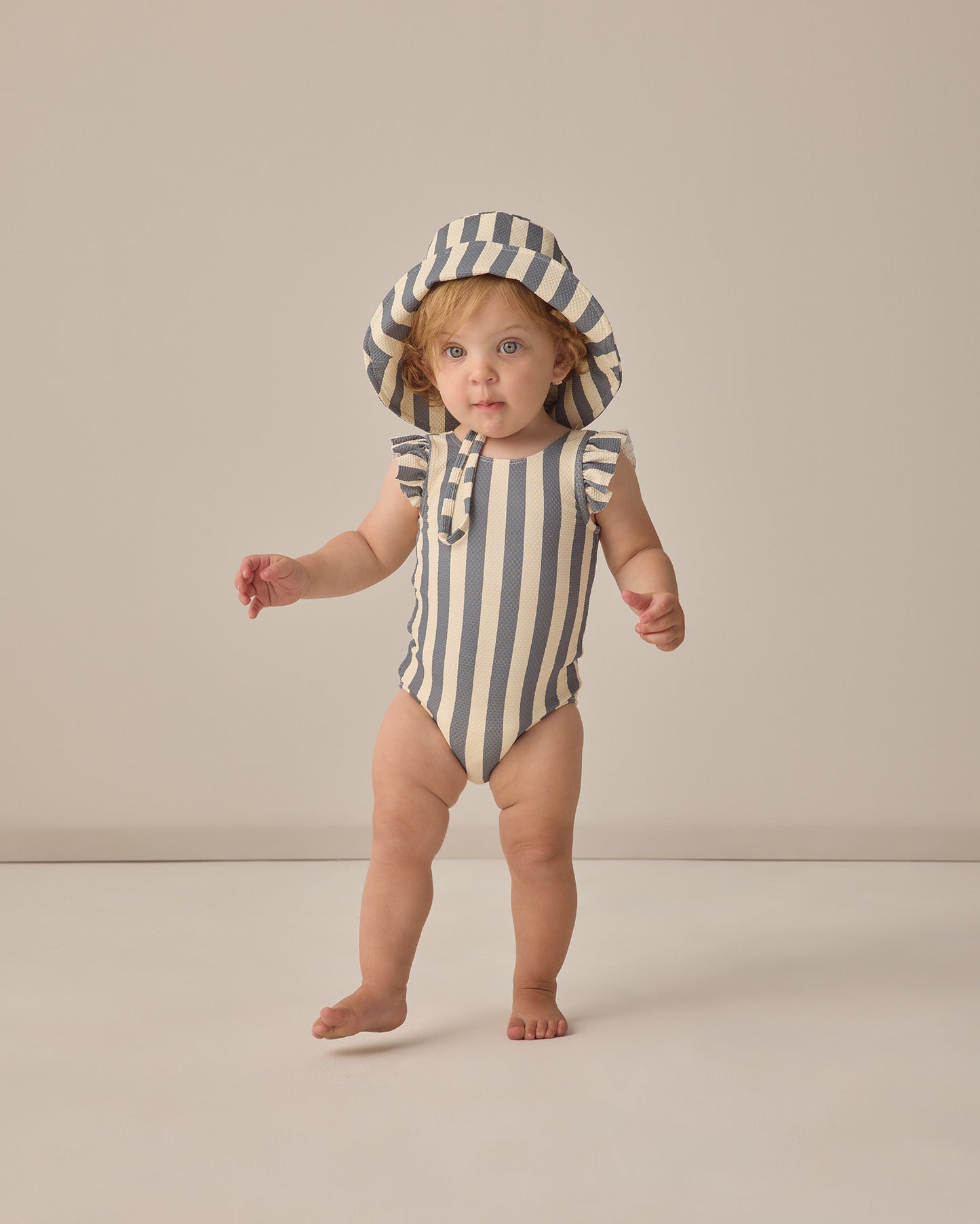 Quincy Mae Bucket Hat in Retro Ocean Stripe