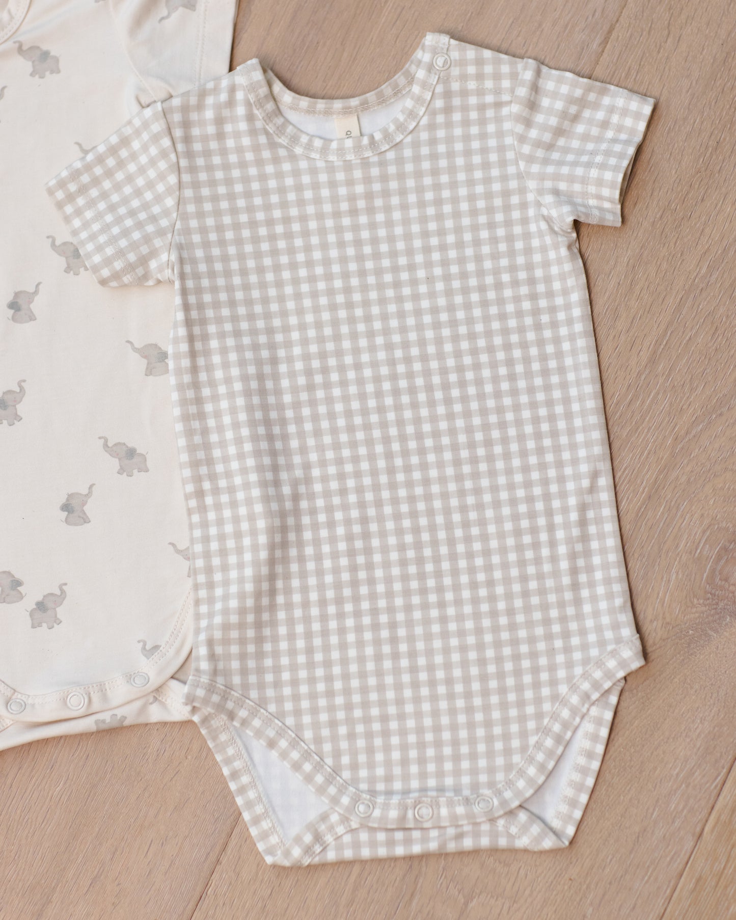Quincy Mae Bamboo Short Sleeve Bodysuit in Oat Gingham