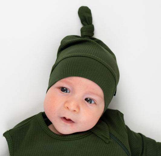 Belan J Ribbed Knotted Infant Hat in Forest Green